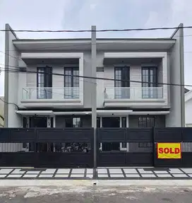 Di Jual Rumah Baru Gress Dharmahusada Indah