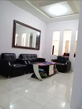 rumah mewah BU segera di bareng dekat jalan raya mol MOG dan ijen