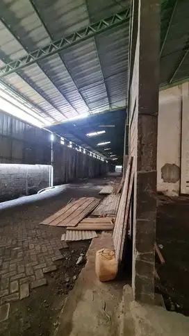Disewakan gudang margomulyo,nol jalan besar