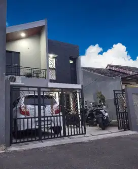 Rumah baru dua setengah lantai di Cipayung Jakarta Timur