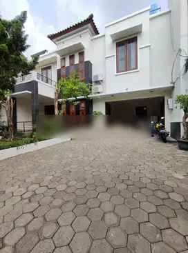 Rumah 2 Lantai Bagus SHM di Kemang, Jakarta Selatan