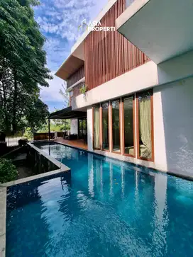 Rumah 3 Lantai di Simprug Golf, Jakarta Selatan