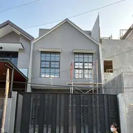 dijual rumah 2.5 lantai lebar 6m di meruya utara jakarta barat
