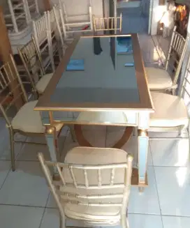 Meja akad resepsi