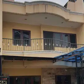 Rumah Taman Ratu Kedoya Selatan 2.5 Lantai dekat Duri Kepa Greenville