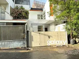 RUMAH DEKET SEKOLAH DI SUNSET PALM RESIDENCE SUMERTA KLOD DENPASAR