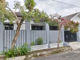 Rumah nyaman terawat solobaru dekat Pakuwon mall jual cepat BU