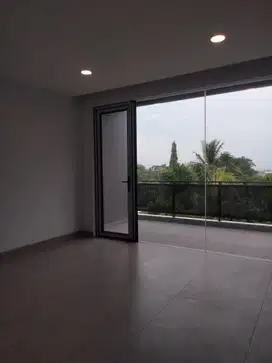 RUMAH MEWAH POSISI HOOK DI ALAM SUTERA ADA LIFT