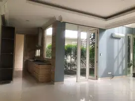 disewakan rumah mewah kosongan semi furnished pakuwon indah grand golf