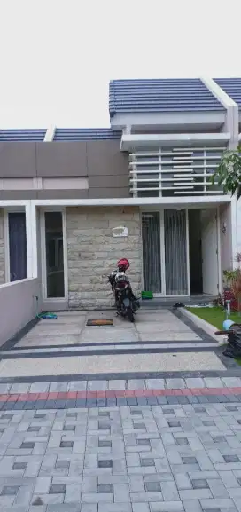 Di sewakan/kontrakan Rumah Puri Safira Regency,Cluster Grand Shanaya