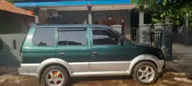 Mistubishi kuda bensin tahun 2000.