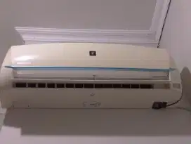 Di Jual Cepat AC Sharp 1 PK Bisa Nego