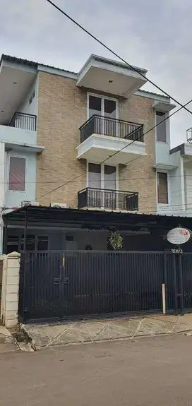 Rumah 3 Lantai di Kelapa Gading Janur Elok Residence