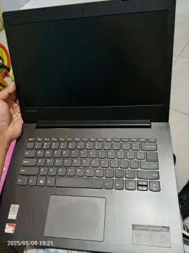 Laptop LENOVO Ideapad  330 Ram 4. DiJual Santai Ketimbang Tdk DiPakai