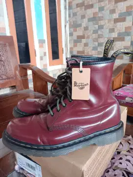 Jual cepat Sepatu Dr Martens 1460 Red Original MIC Lengkap Box