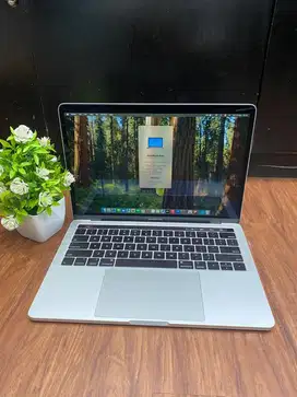 Macbook Pro 13-inch Touc Bar Ci7 / 16GB / 512GB Muluss