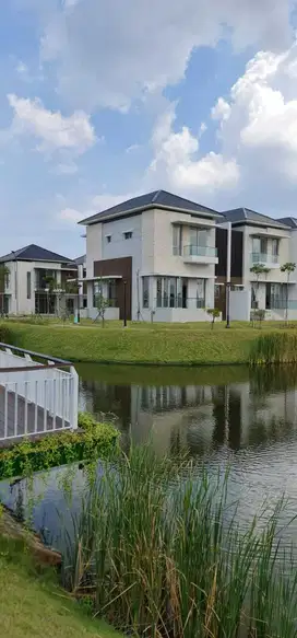 Rumah Tahap 1 PIK 2 Hoek 10x25 4+1KT View Lgsg Danau Paling Bagus