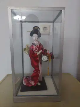 patung wanita kimono jepang