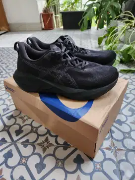 Asics Novablast 5 Black/Grey Carrier