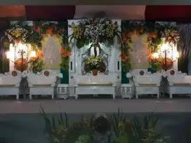 dijual second 1 set Kursi pelaminan warna putih