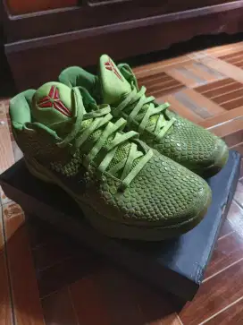 Sepatu bekas untuk basket
