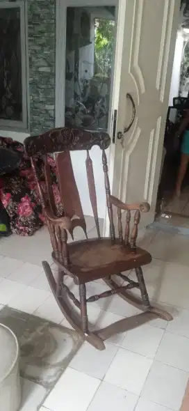 Kursi goyang, jati