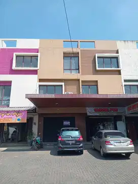 Disewakan Ruko 3 Lantai Jalan Raya Cikeas Gunung Putri Bogor