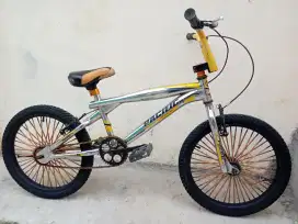 SEPEDA BMX 20 PACIFIC GLOSSY (CROME).