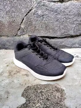 Sepatu Running Athletica Original Masih Bagus
