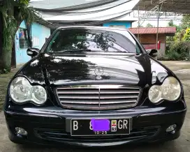 Mercedes-Benz C240 elegance at 2005 hitam mulus terawat low km