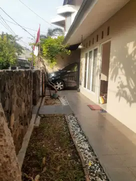 RUMAH TINGGAL DI KOMPLEK MEGA CINERE