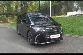 Toyota Alphard 2.5 Hybrid 2024 Black Low Km