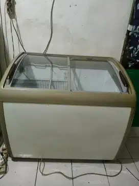 Di jual freezer box Gea ukuran 300 liter