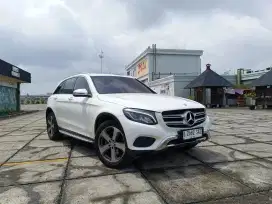 Mercy GLC 250 exclusive line. Tahun 2017. Putih. Low km. Perfect cond