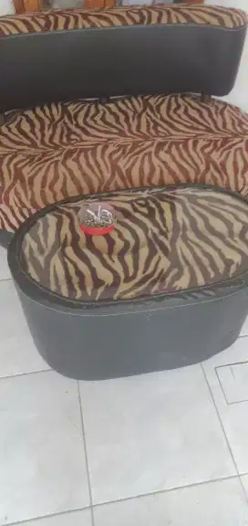 Sofa + meja+bantal lkp