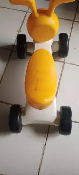 Sepeda anak roda 4