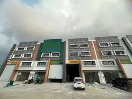 Gudang Baru Daan Mogot 3 Lantai Hadap Jalan Raya Area Parkir Luas