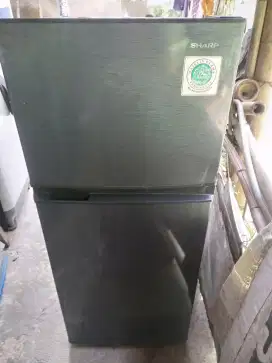 Kulkas bekas 2pintu Sharp