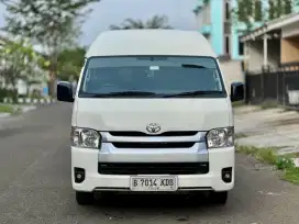 Hiace commuter MT 2023 Putih