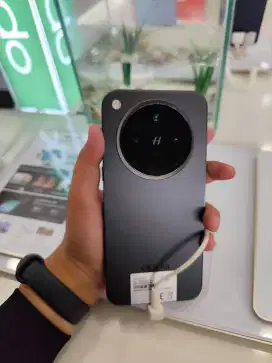 KREDIT OPPO FIND X8