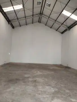 Disewakan Gudang Sambikerep Kuwukan Lontar