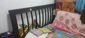 Ranjang kayu asli jeruji besi