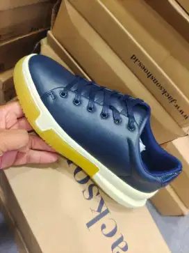 Sepatu pria hitam Jackson