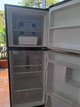 Di jual kulkas 2 pintu panasonic