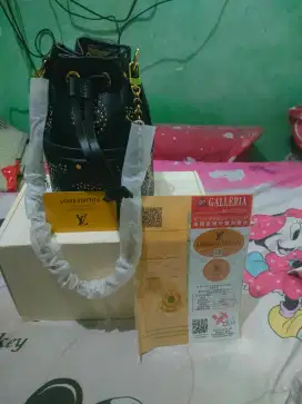 Tas louis Vuitton SERUT (LV) warna hitam