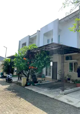 HOT SALE!!!RUMAH DENGAN LOKASI STRATEGIS AMAN DAN NYAMAN