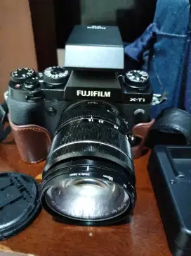 Kamera Mirrorless Fujifilm XT-1 ( Body + Lensa)