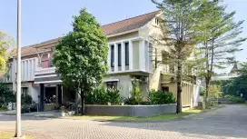 HOT SALE!!!RUMAH MEWAH SIAP HUNI LOKASI STRATEGIS AMAN DAN NYAMAN