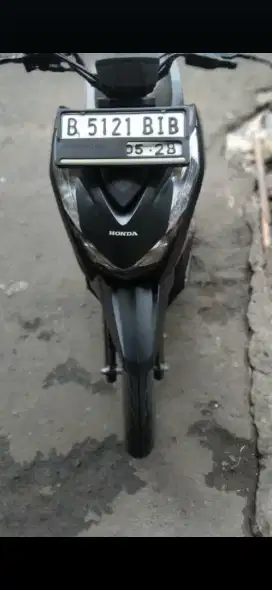 Sepeda motor honda beat street