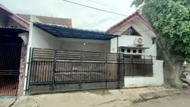 MURAH Rumah 2 Lantai Akses 2 Mobil Klender Duren Sawit Siap Huni